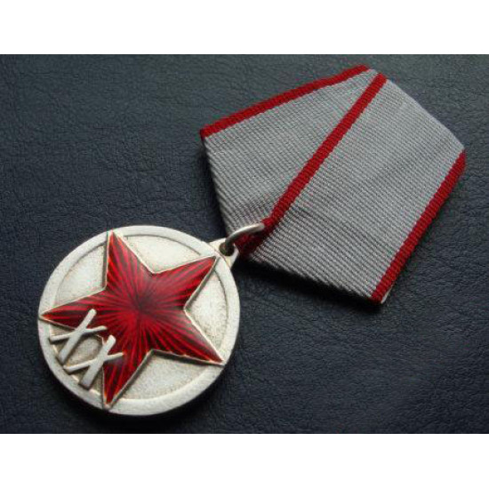 Los militares de pedido soviéticos conceden la medalla xx los años del ejército rojo rkka