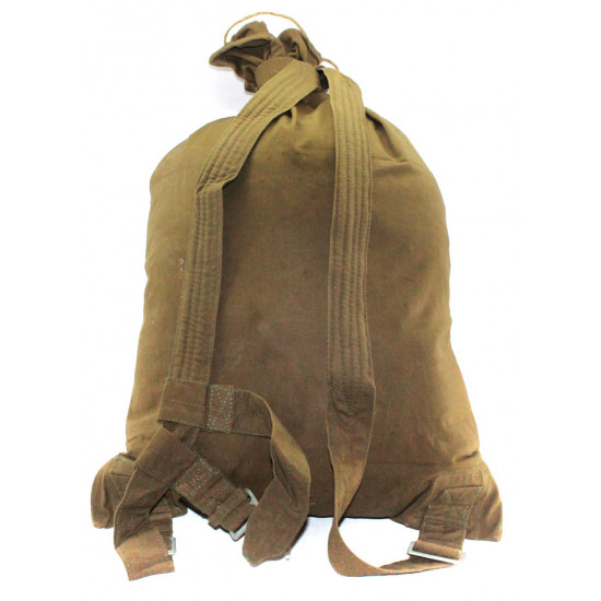 El saco del petate del soldado de ejército ruso militar soviético lleva el  bolso m39