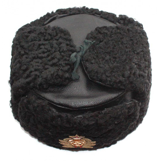Hiver d`amiral naval russe soviétique fourrure d`astrakan noire originale et cuir ushanka chapeau avec cocarde fait à la main