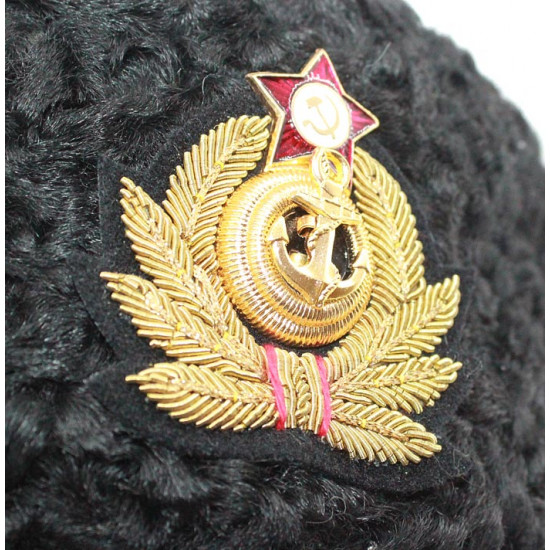 Hiver d`amiral naval russe soviétique fourrure d`astrakan noire originale et cuir ushanka chapeau avec cocarde fait à la main