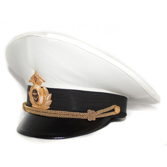 La flotte russe les officiers navals fait étalage du chapeau de visière