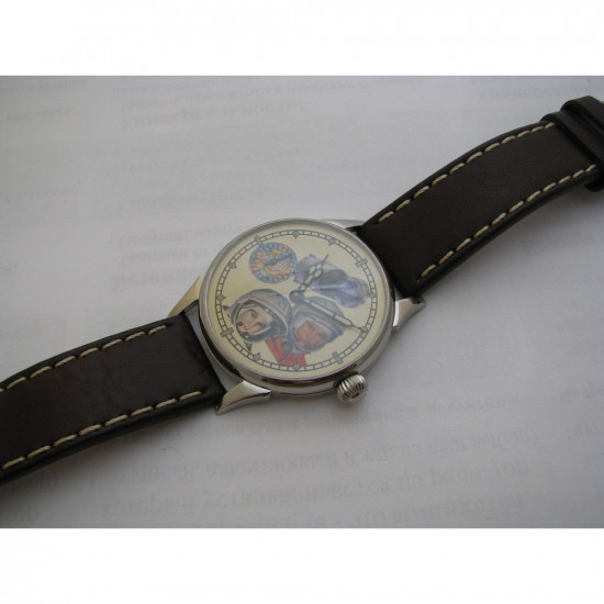ロシアの腕時計MOLNIJA Gagarin＆Tereshkova、透明バック