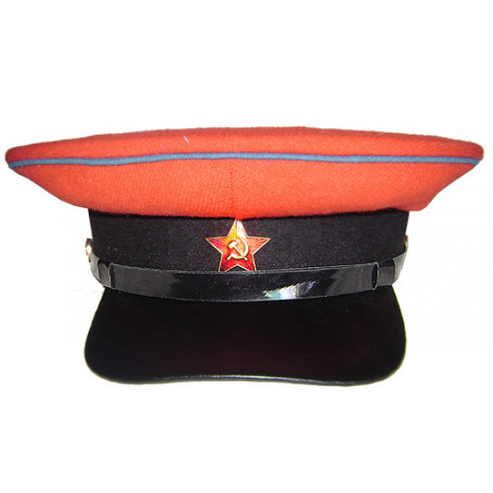 Ww2 rusos escriben a máquina al comandante del ferrocarril sombrero de la visera de militares