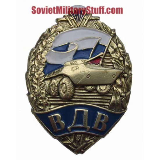 Armée russe vdv parachutiste de badge avec le transporteur de la troupe