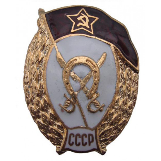 Haut badge d`école de cavalerie soviétique militaires de l`urss étoile rouge